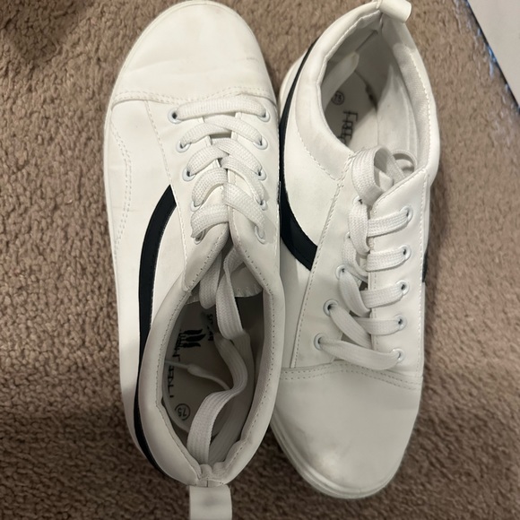 Eli’s - Picture 3 of 4